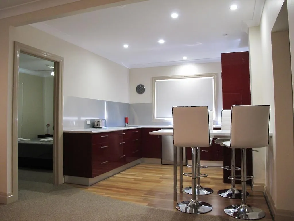 Hampton Court Apartments Brisbane Aparthotel