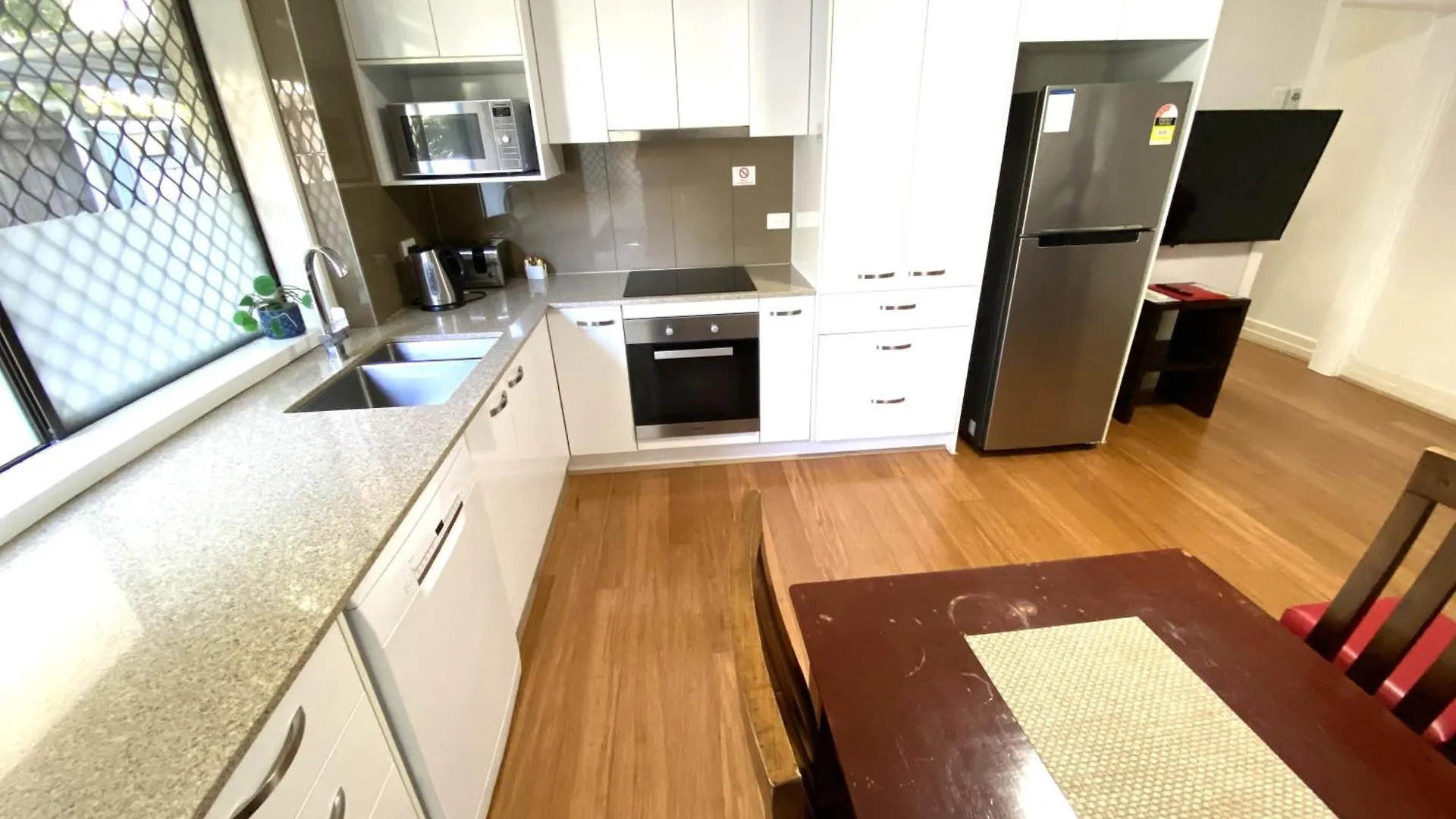 Hampton Court Apartments Brisbane 4*,  Australia
