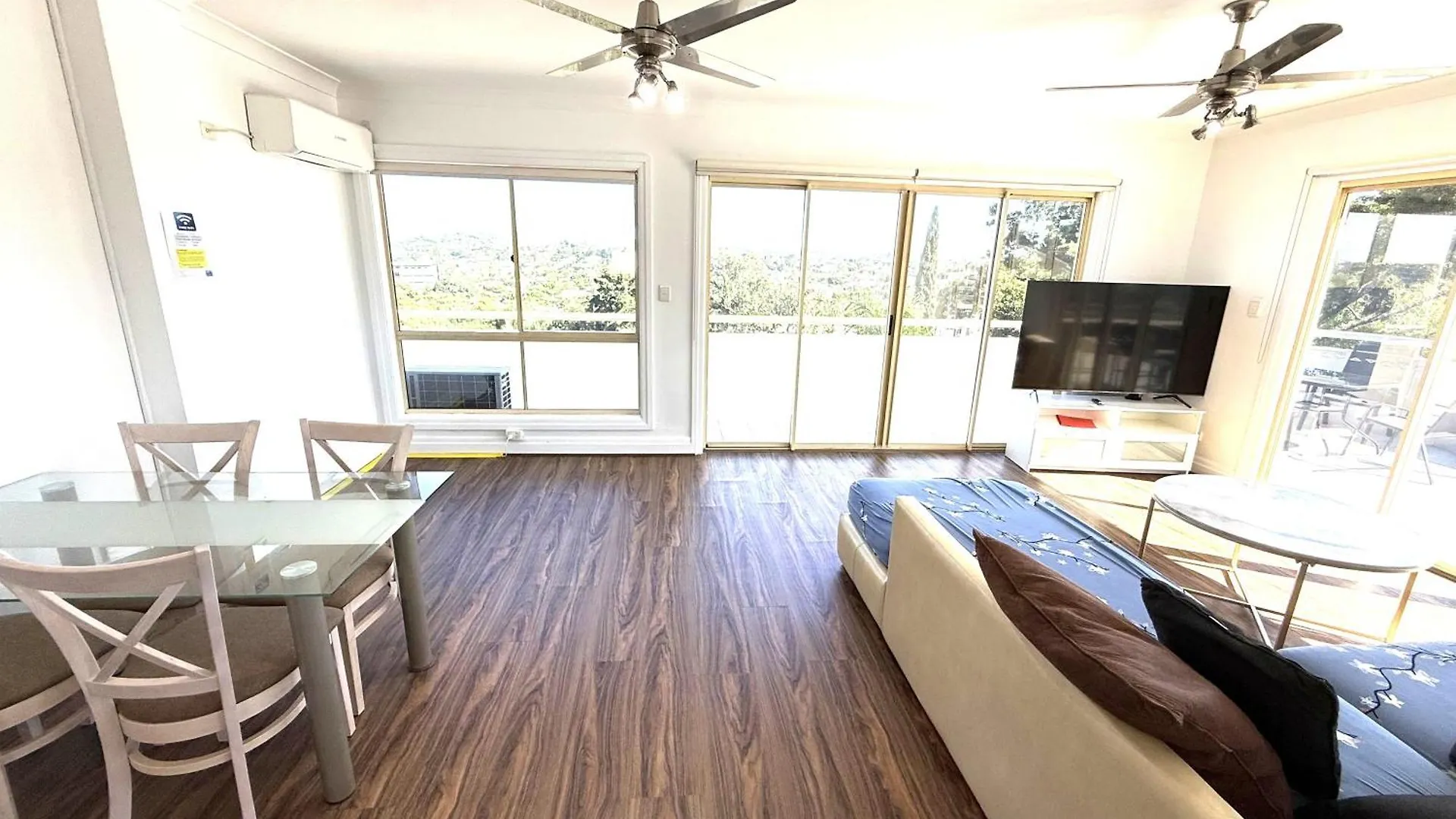 Hampton Court Apartments Brisbane 4*,