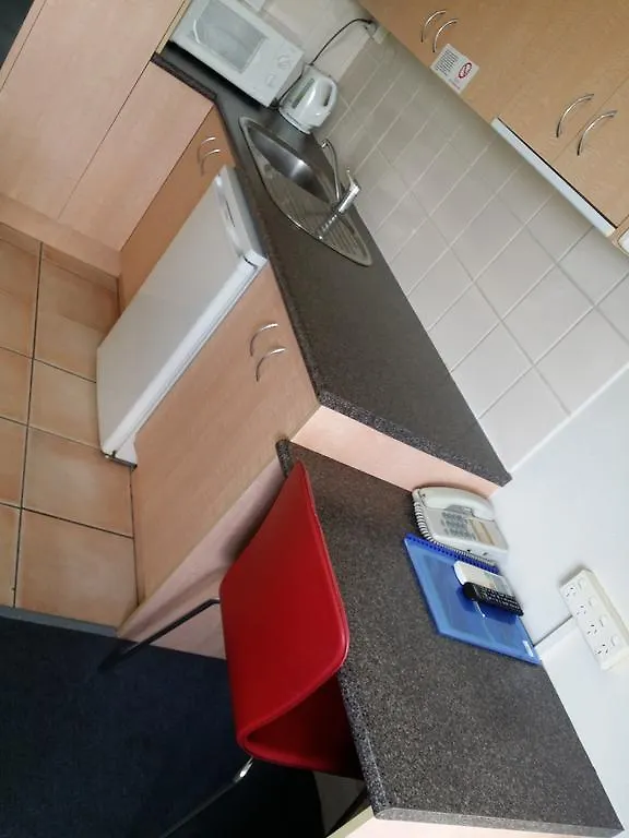 Hampton Court Apartments Brisbane 4*,
