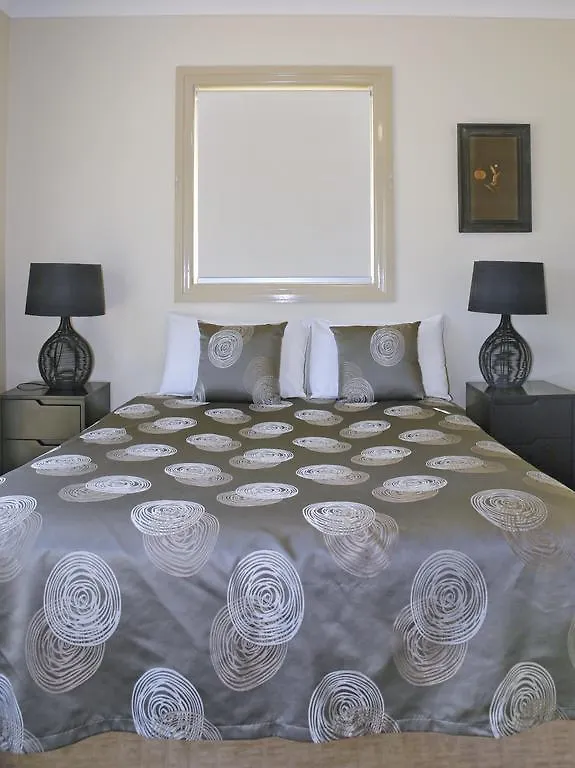 Hampton Court Apartments Brisbane 4*,  Australia