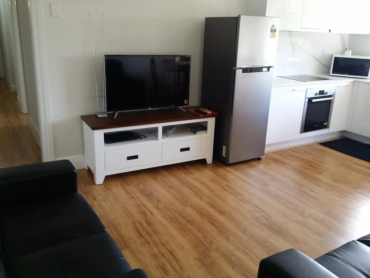 Hampton Court Apartments Brisbane 4*,