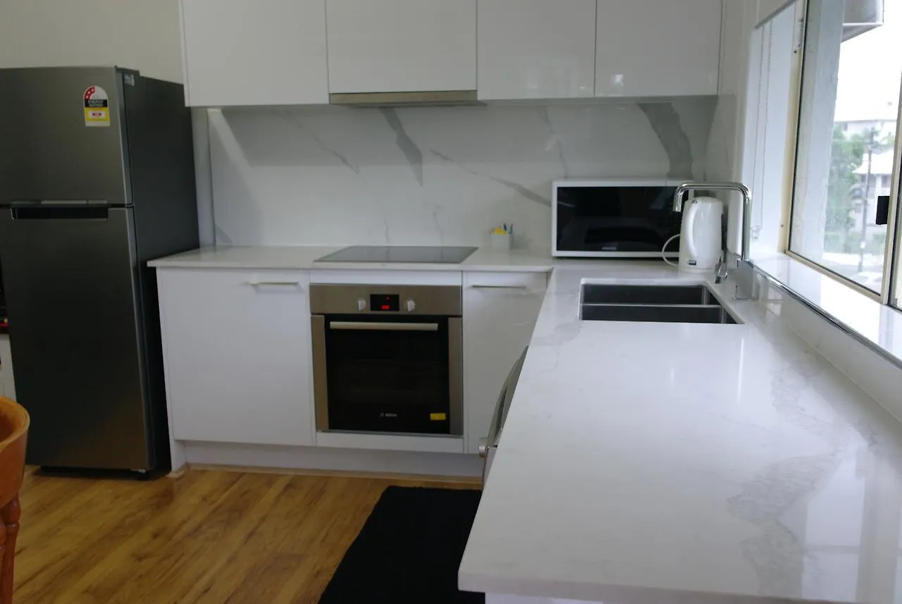 Hampton Court Apartments Brisbane Aparthotel