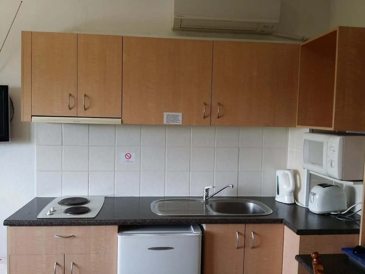 Hampton Court Apartments Brisbane Aparthotel