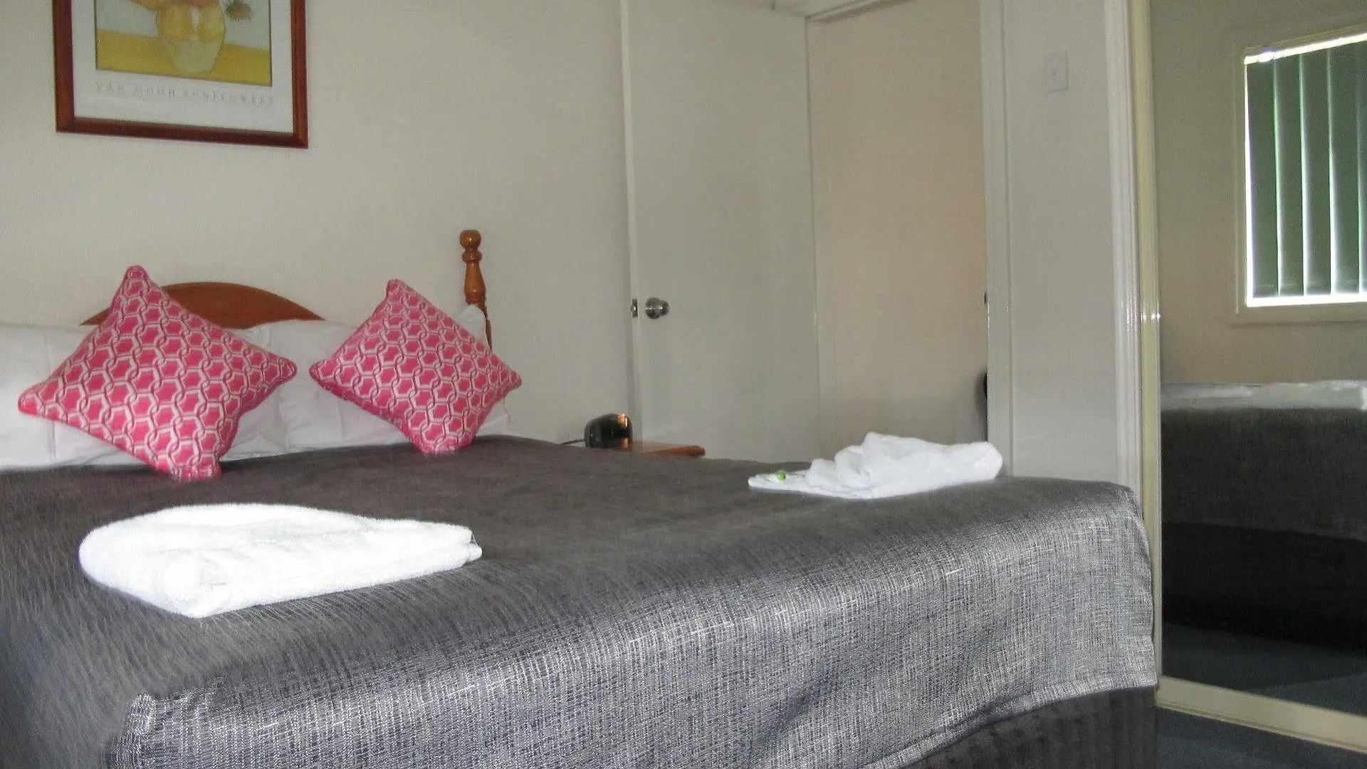 Hampton Court Apartments Brisbane Aparthotel