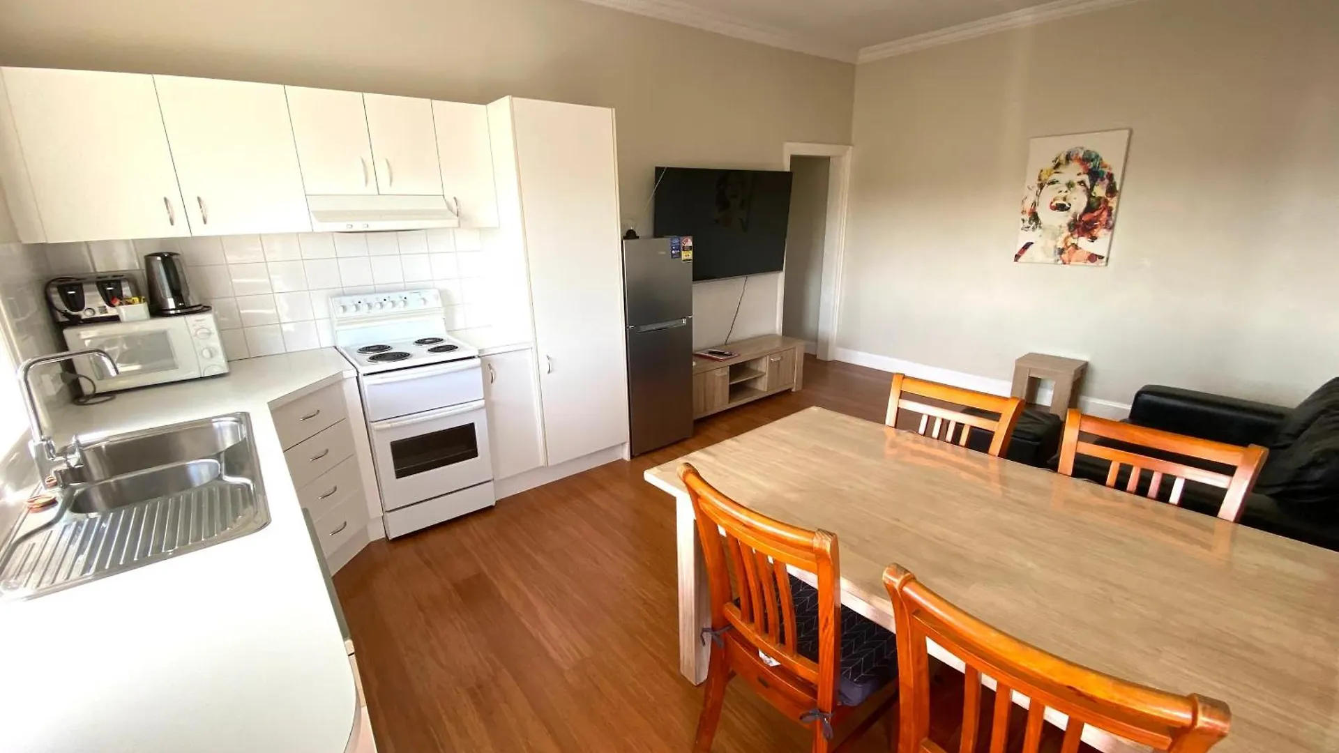 Hampton Court Apartments Brisbane Aparthotel