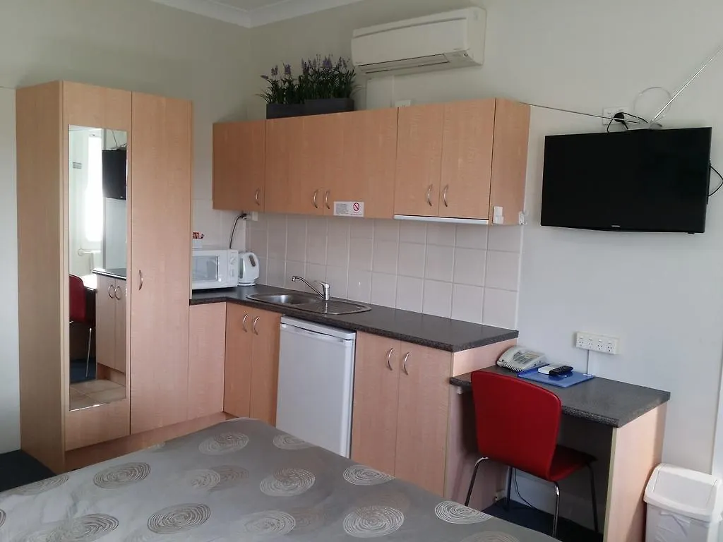 Hampton Court Apartments Brisbane 4*,